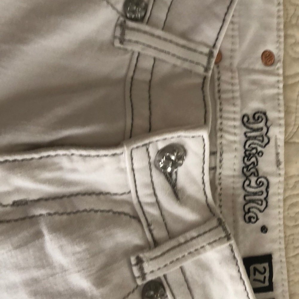 Miss Me White capris size 27